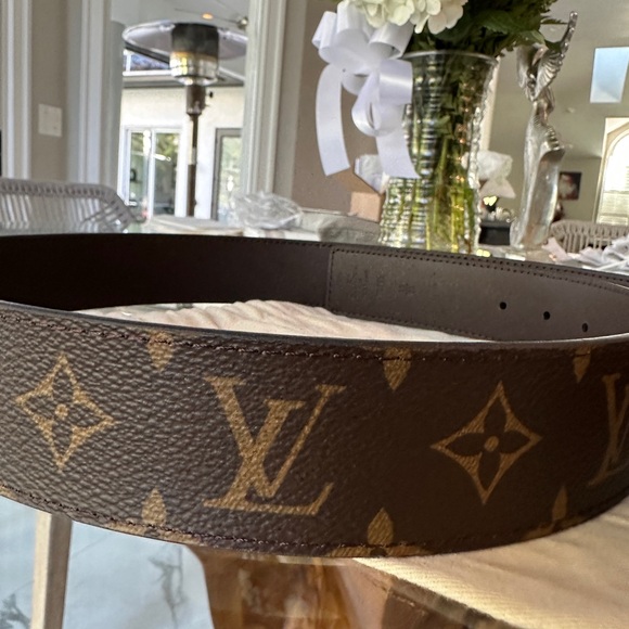 New!! Authentic Louis Vuitton monogram belt with gold LV buckle - Picture 4 of 10